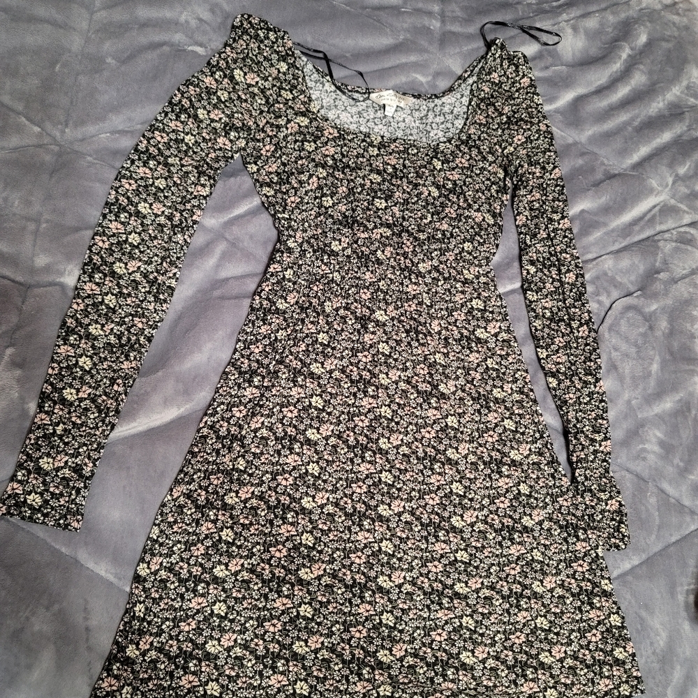 Long sleeve short dress